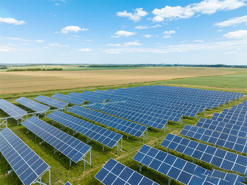 تطبيق الزنك والألومنيوم والمغنيسيوم (Zn-Al-Mg) في أنظمة تركيب الطاقة الشمسية الأرضية