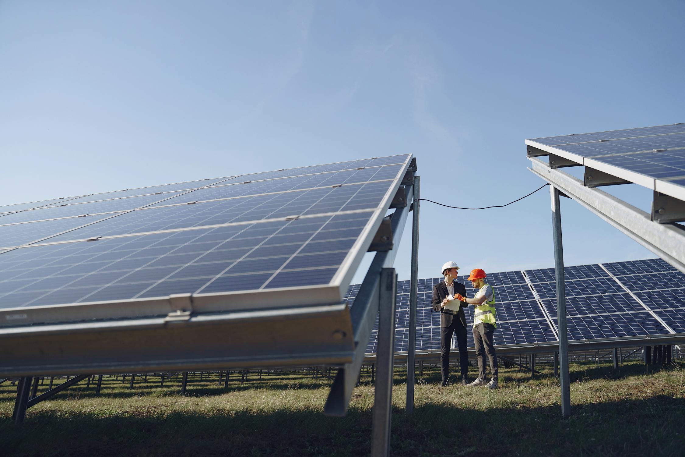 انواع سیستم های نصب فتوولتائیک (PV) و مزایا، معایب و کاربردهای آنها